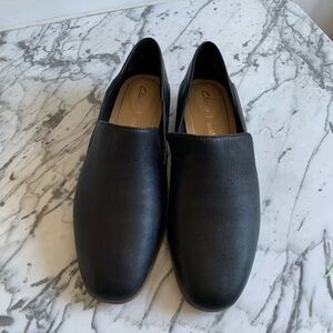 Clarks Woman’s Black Slip-On Shoes 7M